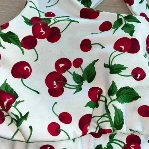 Strut This Kinzie red white sports Bra 🍒 sz small - Picture 7 of 13